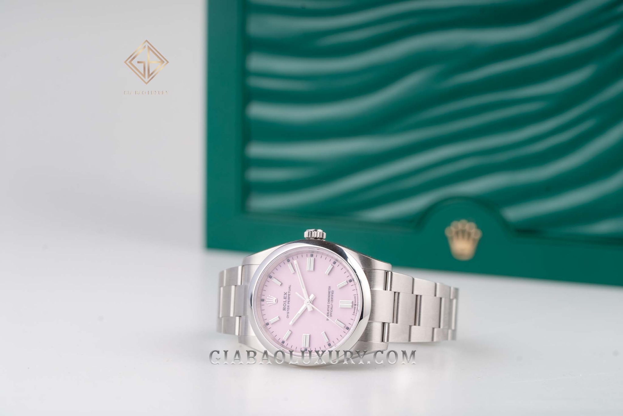 Rolex Oyster Perpetual 36 Ref. 126000 mặt hồng: Oyster Perpetual 36 với dây Oyster ba mối nối