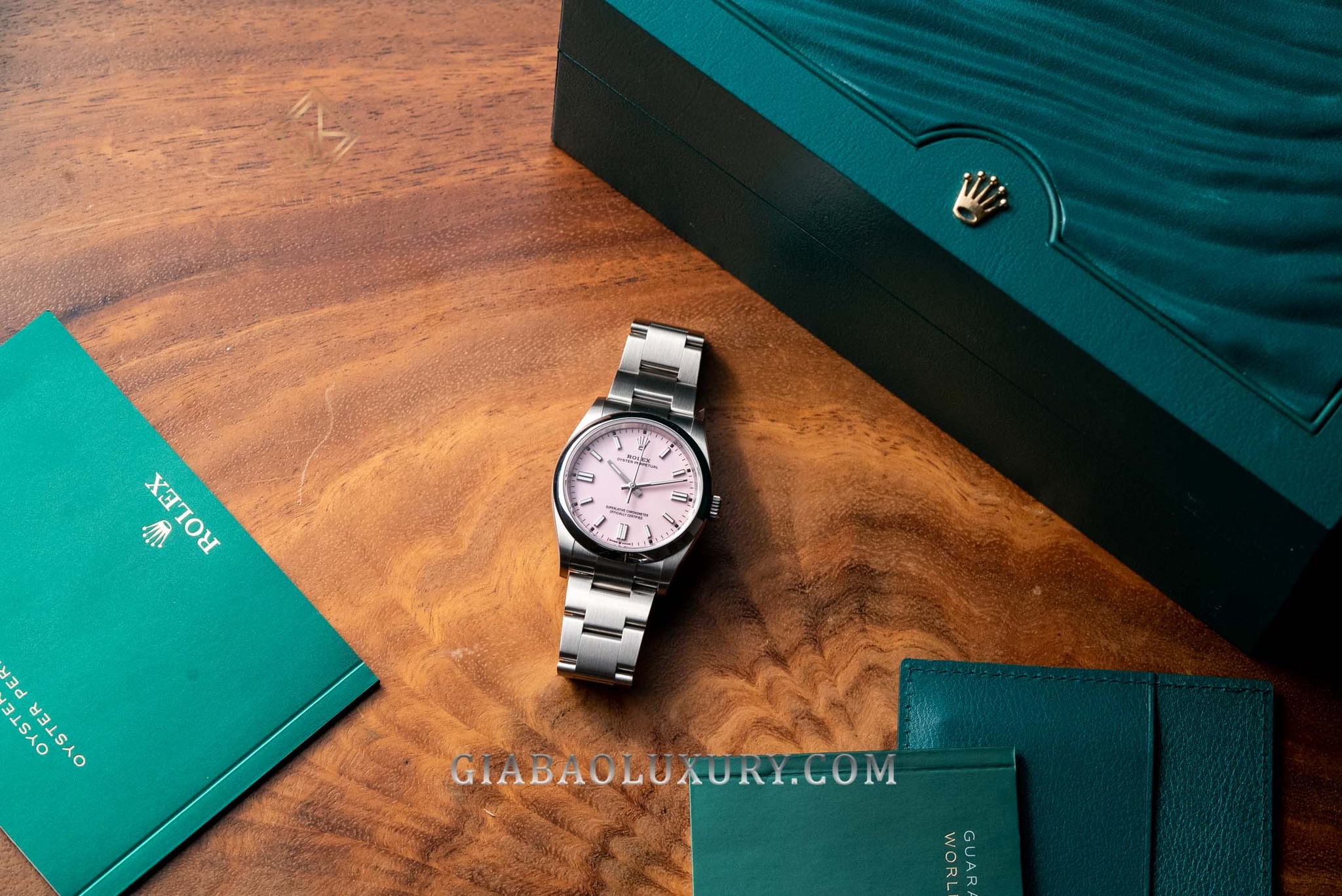 Rolex Oyster Perpetual 36 Ref. 126000 mặt hồng: Ref. 126000 cùng hộp và thẻ đi kèm