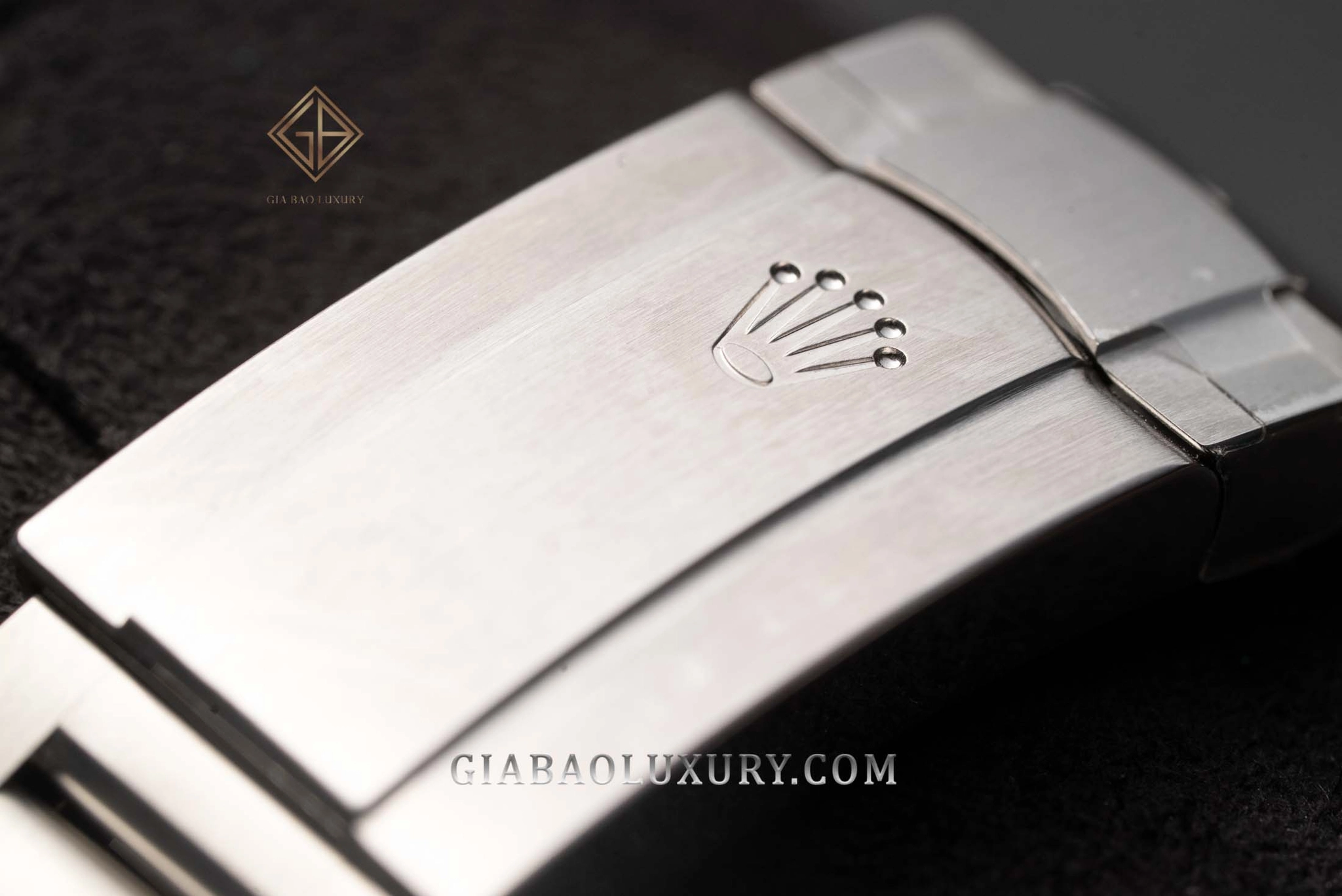 Rolex Oyster Perpetual 41 Ref. 124300 và các mặt số màu: khóa Oysterclasp của Oyster Perpetual 41