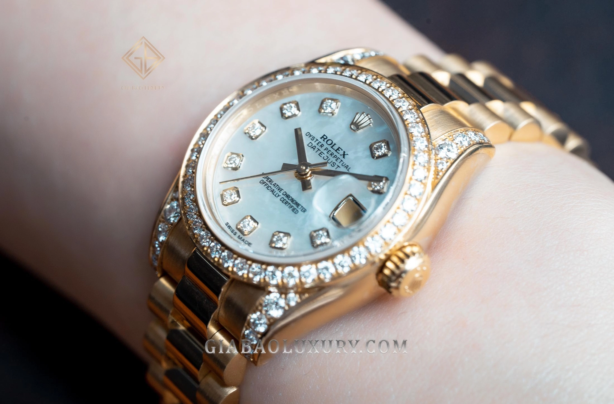 Rolex đính đá: Pearlmaster, Day-Date và Lady-Datejust: Lady-Datejust 179158 với mặt số vỏ trai