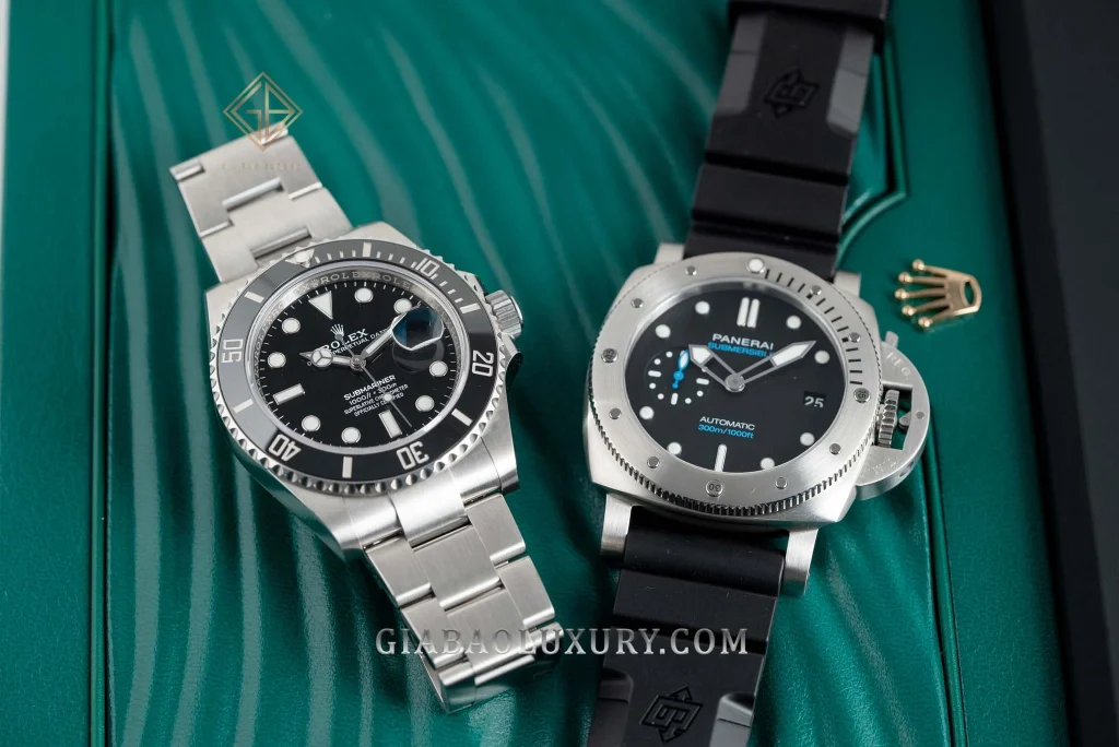 Rolex Submariner 126610LN và Panerai Submersible PAM00973: Rolex Submariner và Panerai Submersible đặt cạnh nhau