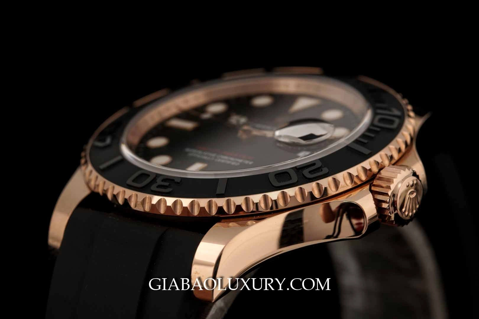 Rolex Yacht-Master 116655: Everose và dây Oysterflex: cạnh vỏ và núm chỉnh Triplock