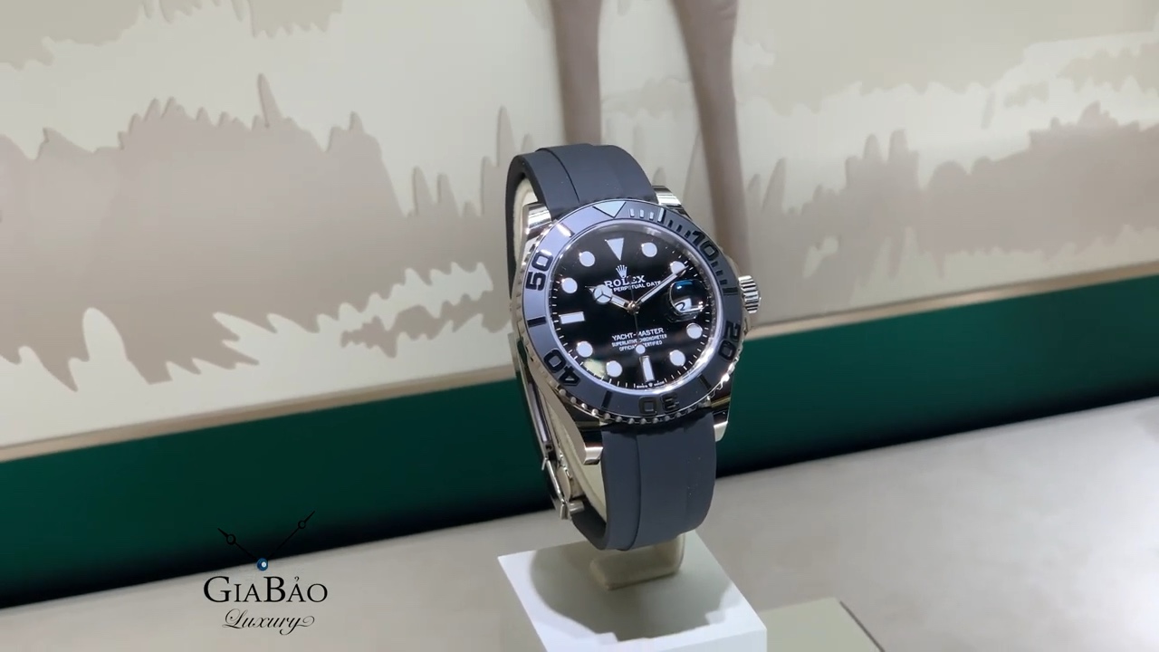 Rolex Yacht-Master 42 226659 với bezel đen và vỏ vàng trắng