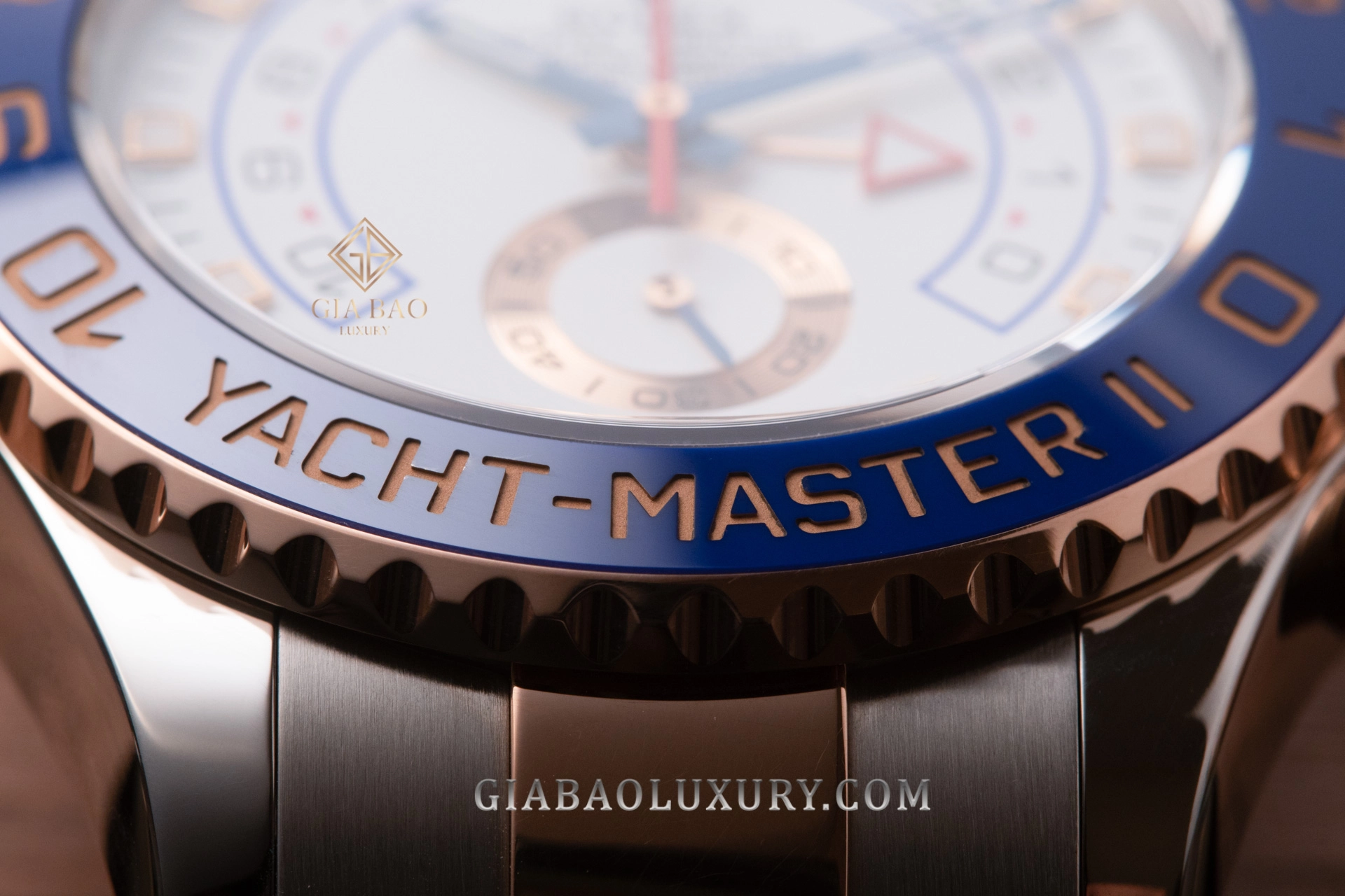 Rolex Yacht-Master II 116681: cơ cấu đếm ngược: vành Ring Command xanh và phần khắc Yacht-Master II