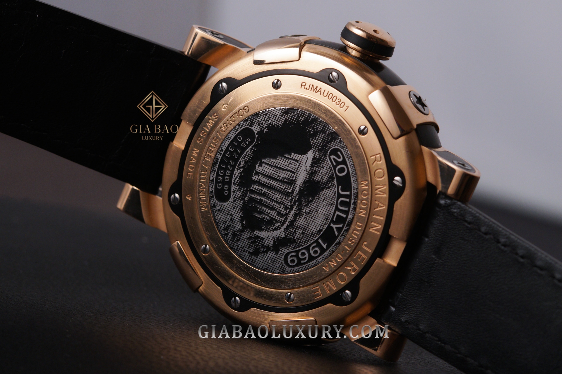 Romain Jerome Moon-DNA Gold Mood Black: mặt sau của Moon-DNA Gold Mood Black