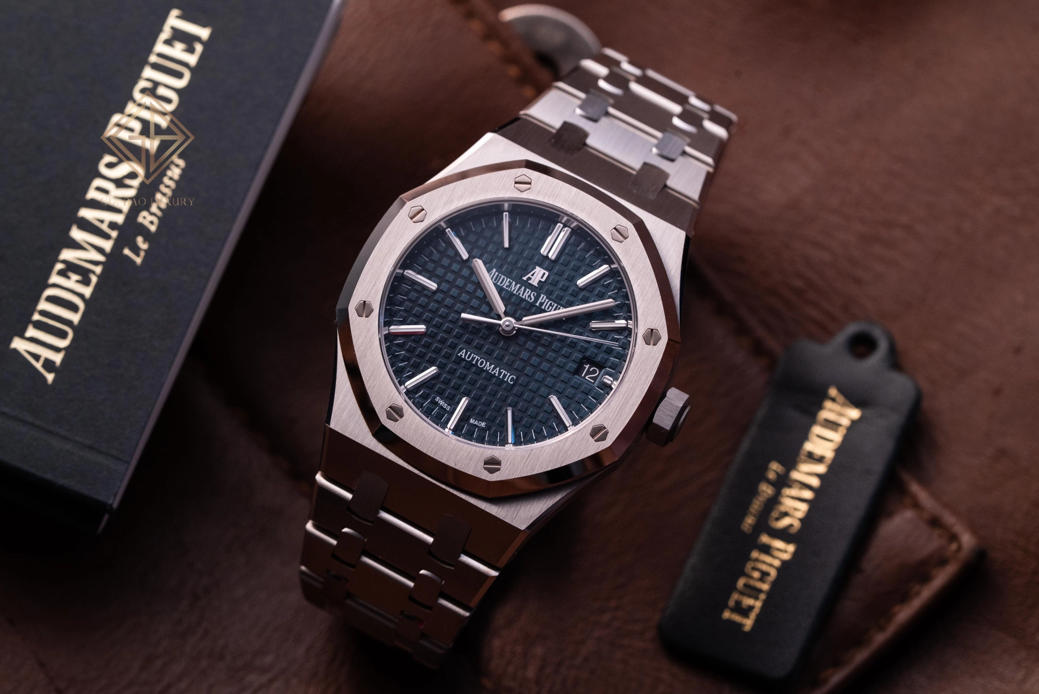 Royal Oak và Royal Oak Offshore: lịch sử, thiết kế và kỹ thuật: vành bát giác và dây tích hợp của Royal Oak