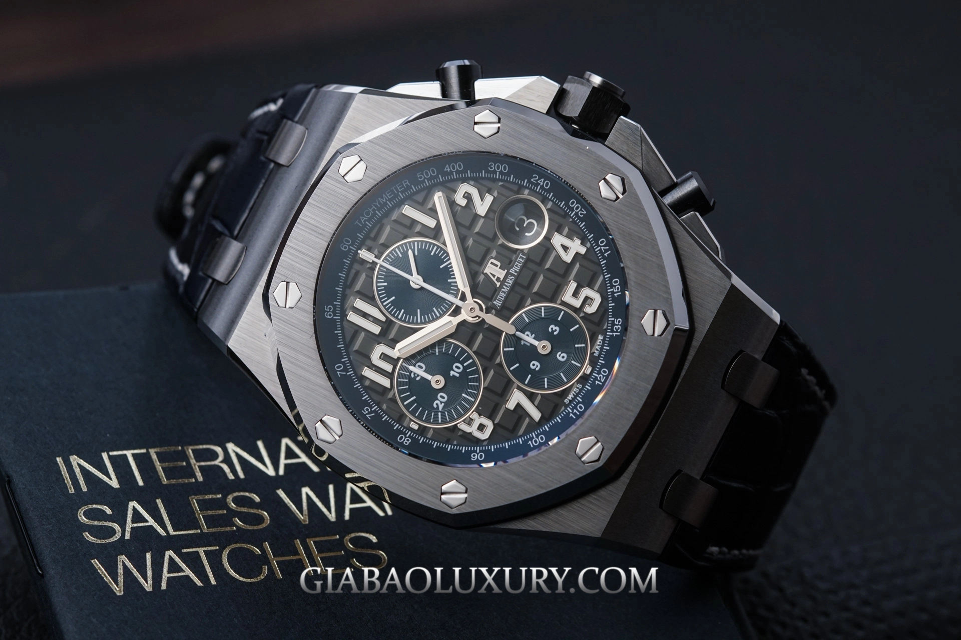 Royal Oak và Royal Oak Offshore: lịch sử, thiết kế và kỹ thuật: cấu trúc vỏ nhiều lớp của Royal Oak Offshore