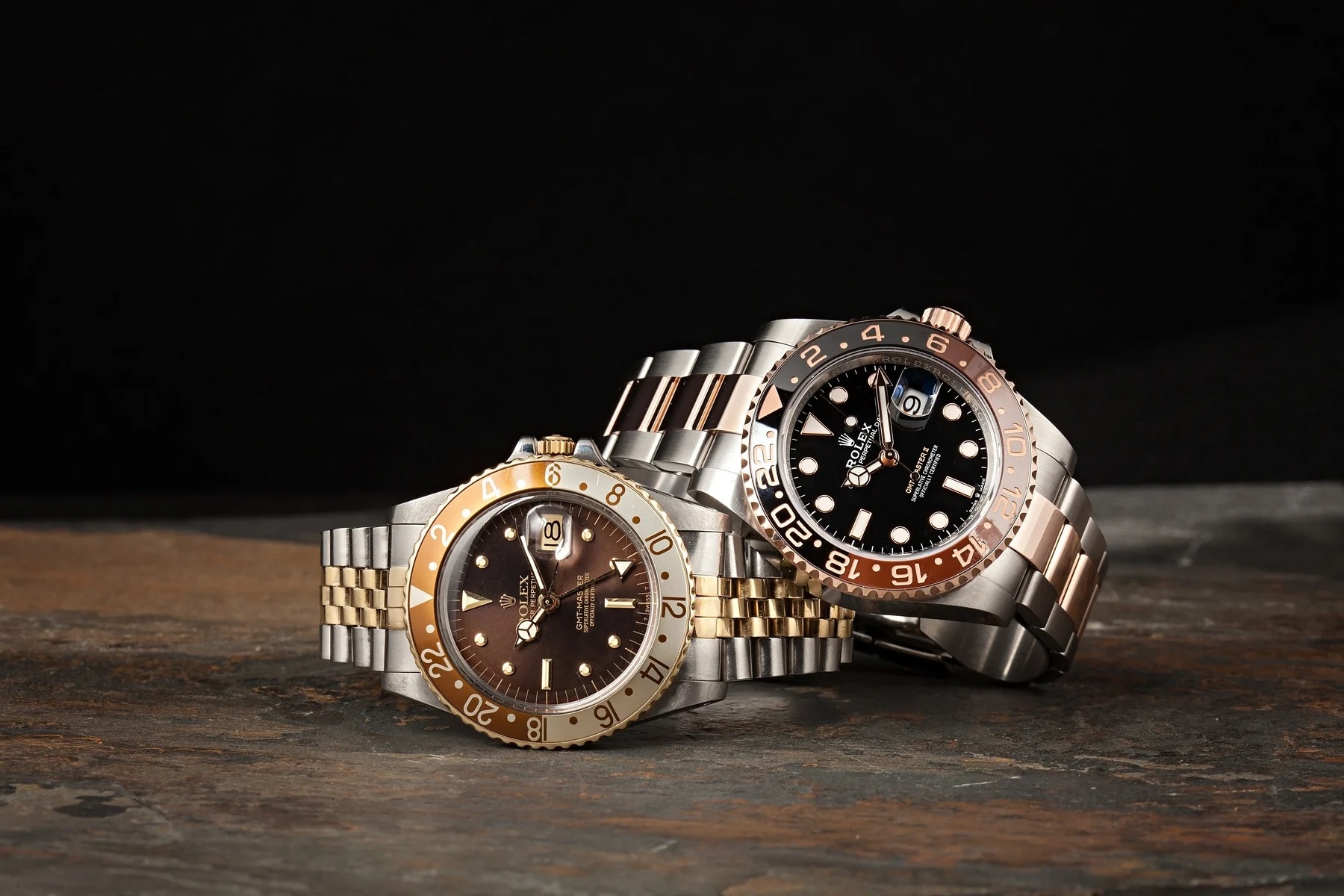 Hai đồng hồ Rolex GMT thuộc hai thế hệ đặt cạnh nhau
