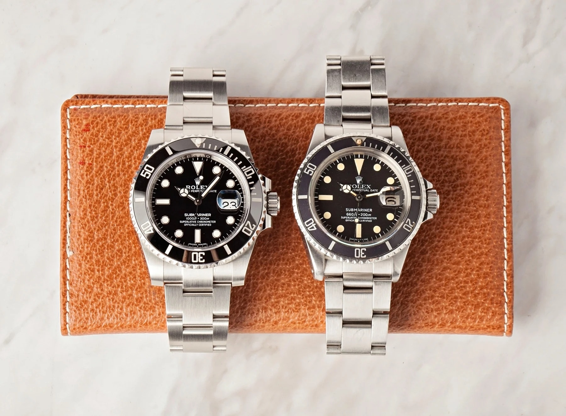 Hai thế hệ Rolex Submariner cho thấy khác biệt về vỏ mặt số và bezel