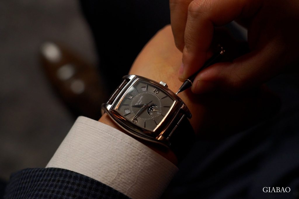 Patek Philippe 5135G nhìn nghiêng