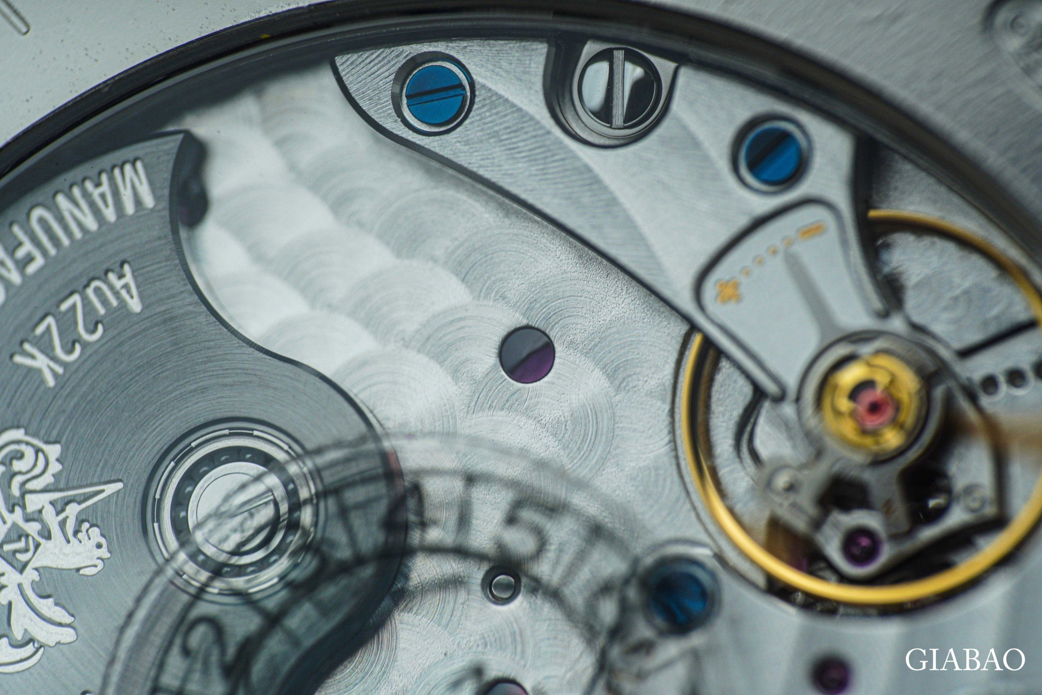 Calibre Piaget 1200P nhìn qua đáy sapphire