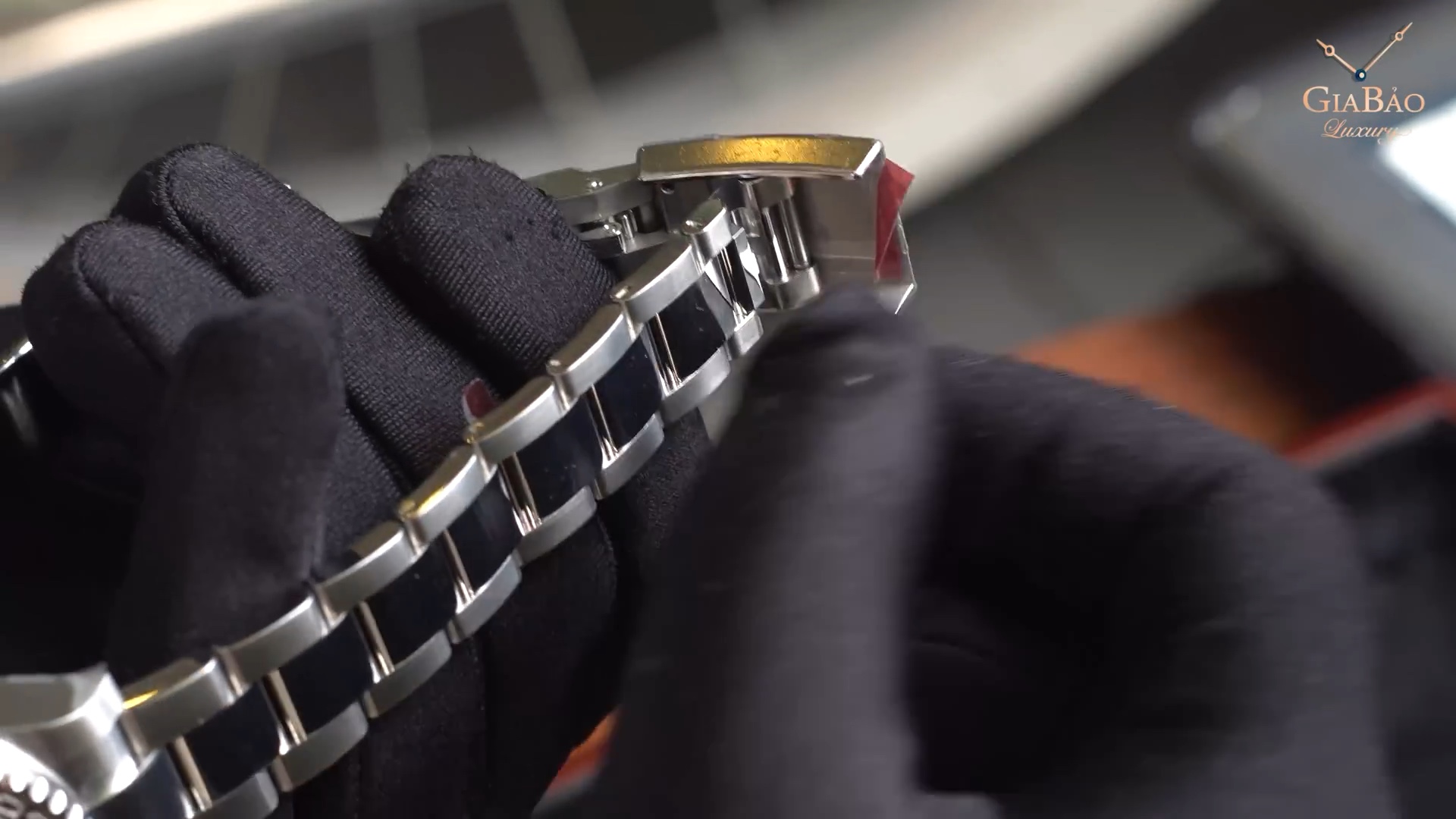 Cơ cấu chỉnh dây Glidelock của Rolex Submariner 116610LV