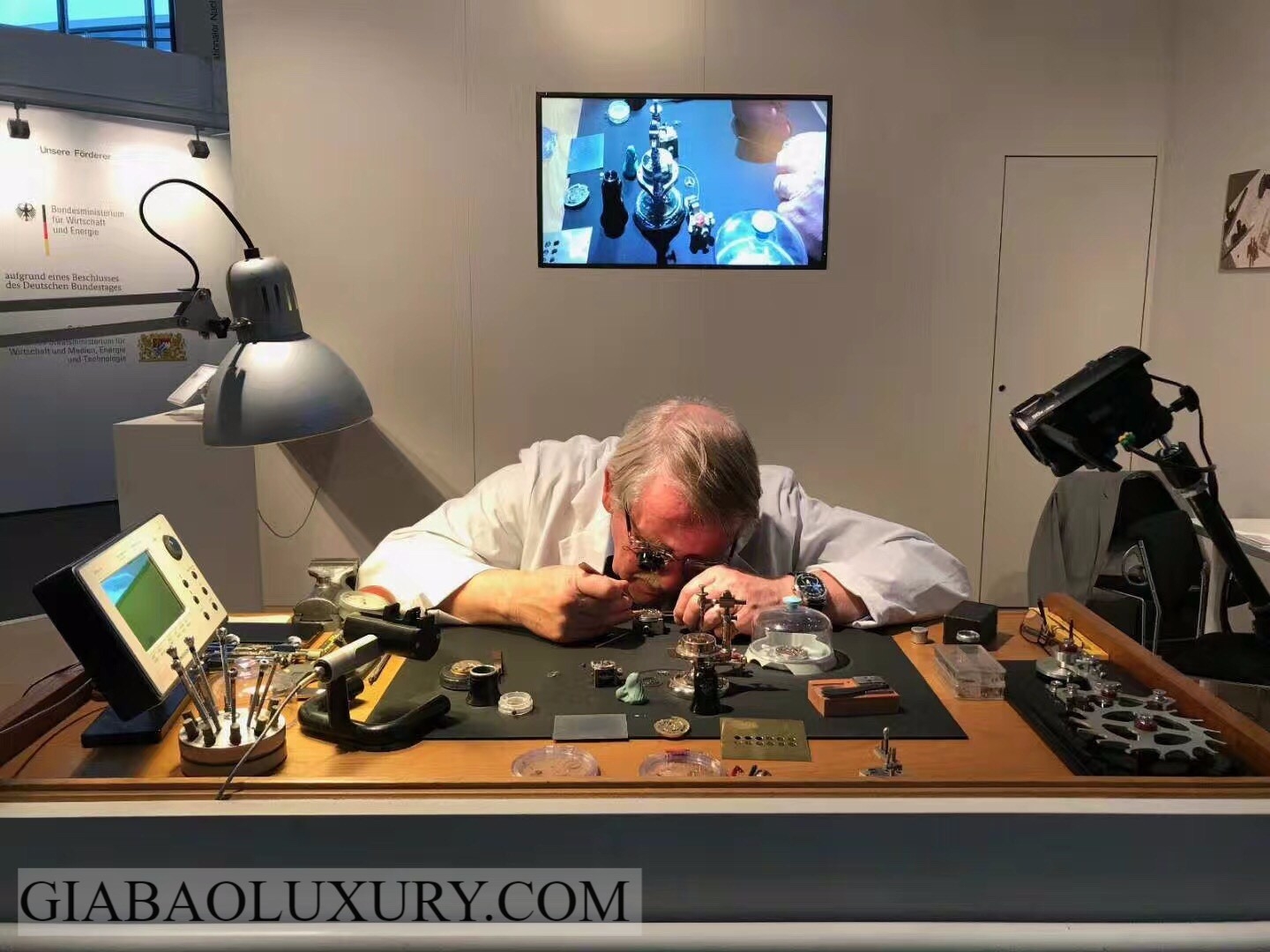 Svend Andersen trình diễn kỹ nghệ đồng hồ tại Baselworld 2018