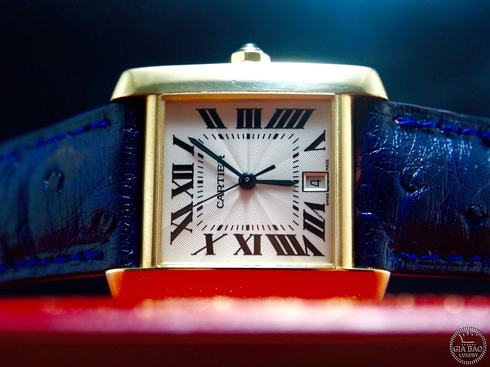 Biểu tượng Swiss Made trên đồng hồ Cartier