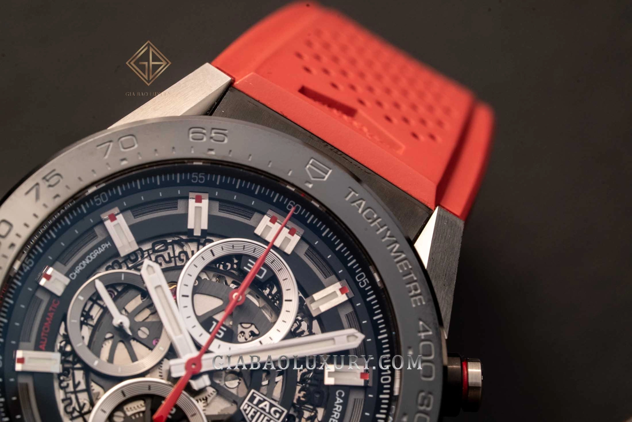 TAG Heuer Carrera Heuer 01: cấu trúc 45 mm: Vỏ module 45 mm nhìn từ cạnh