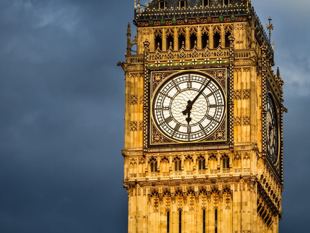 Mặt đồng hồ trên Tháp Elizabeth tại Cung điện Westminster