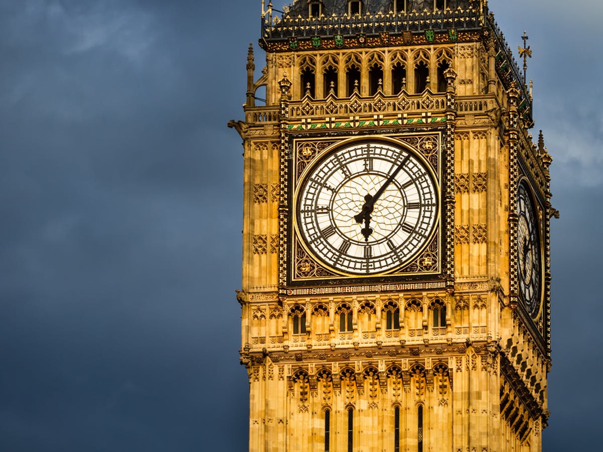 Mặt đồng hồ trên Tháp Elizabeth tại Cung điện Westminster