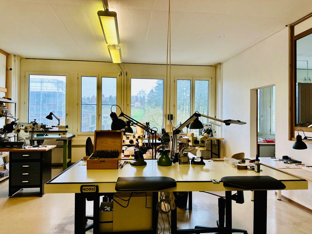 Không gian bàn làm việc tại atelier Torsti Laine