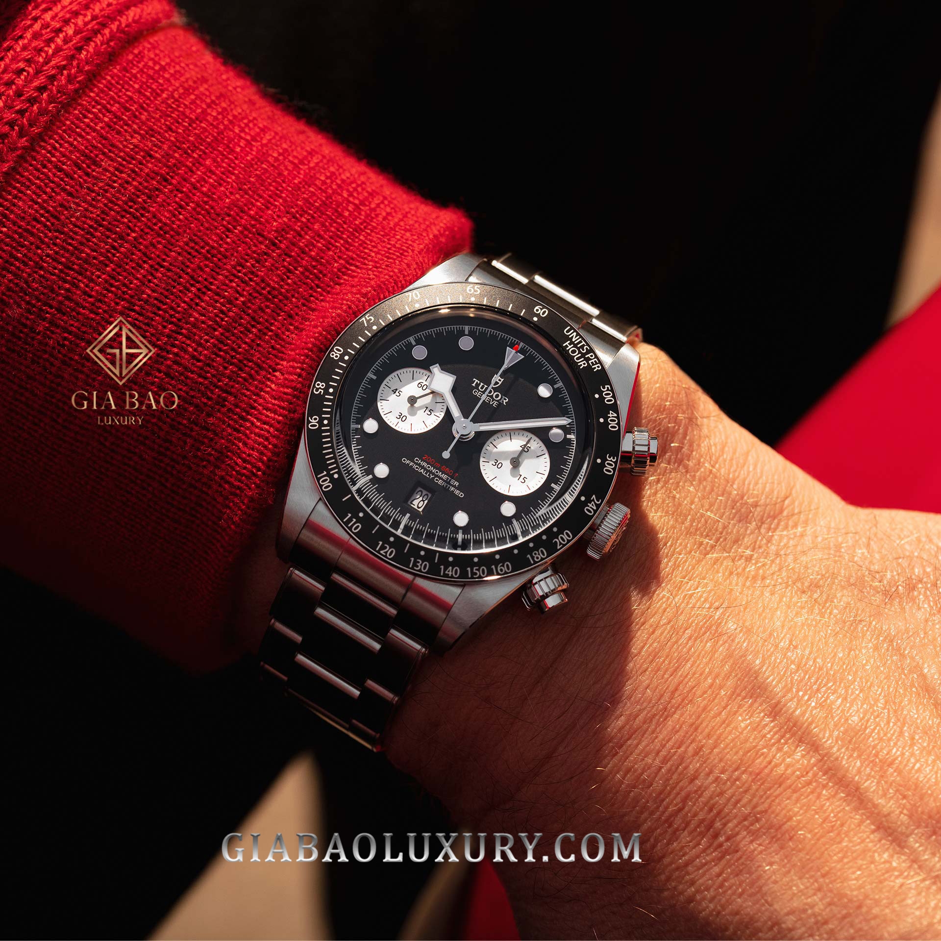 Tudor Black Bay Chrono 79360N mặt đen trên dây thép