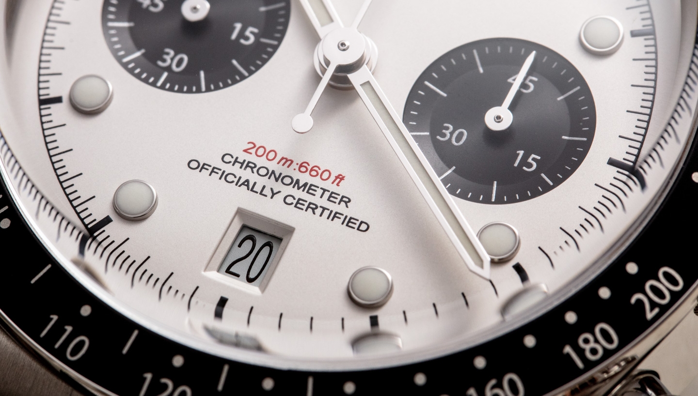 Tudor Black Bay Chrono Panda 79360N trên cổ tay