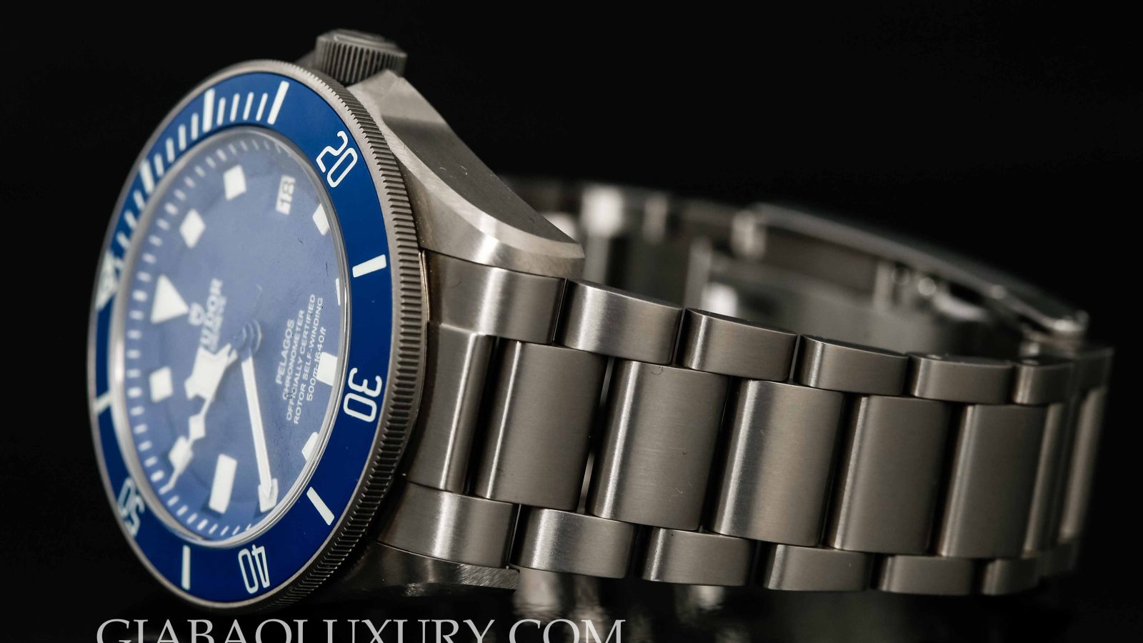 Tudor Pelagos 25600TB: đồng hồ lặn titan 500 m