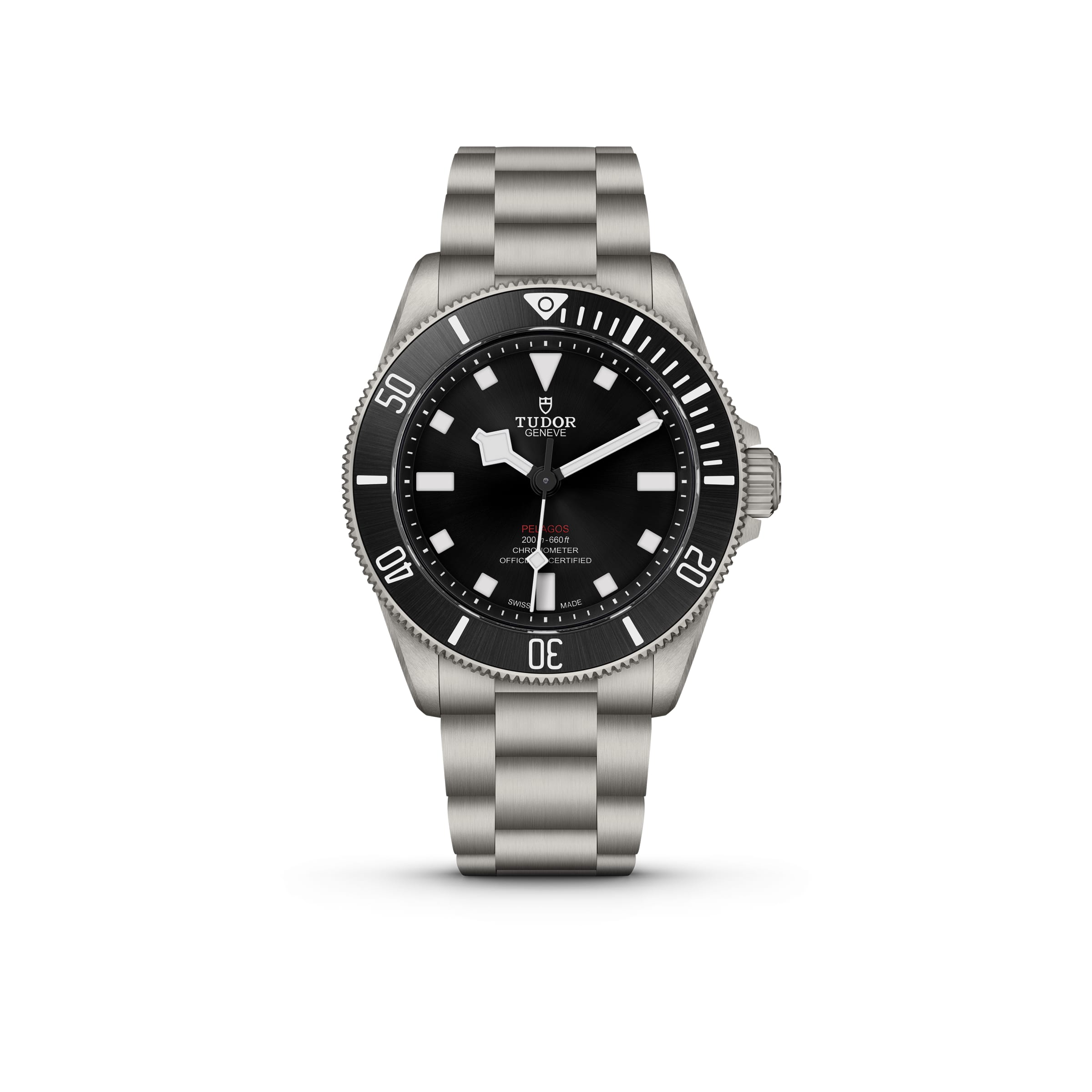 Tudor Pelagos 39 M25407N-0001 nhìn chính diện trên dây titan