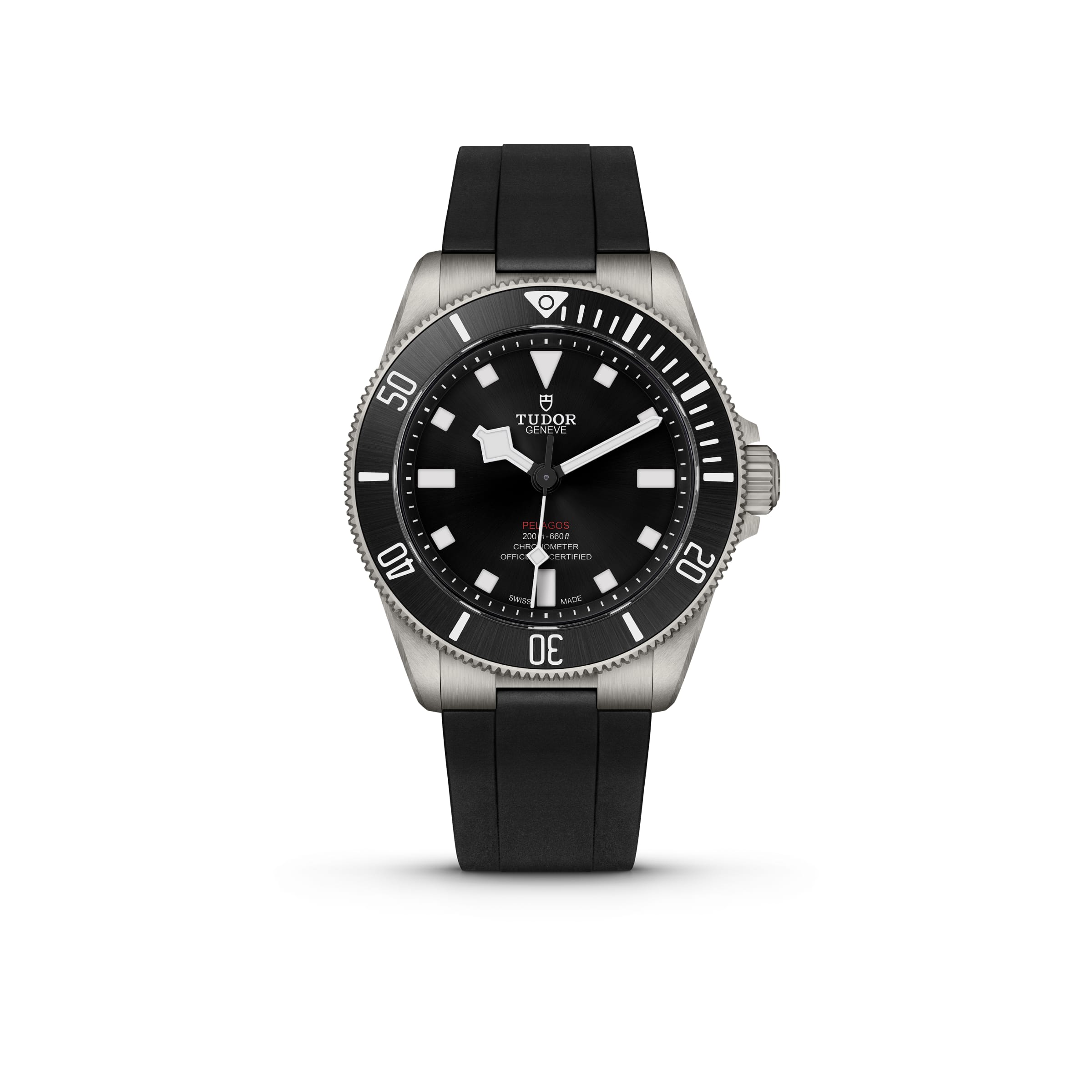 Tudor Pelagos 39 trên dây cao su đen với end-link titan
