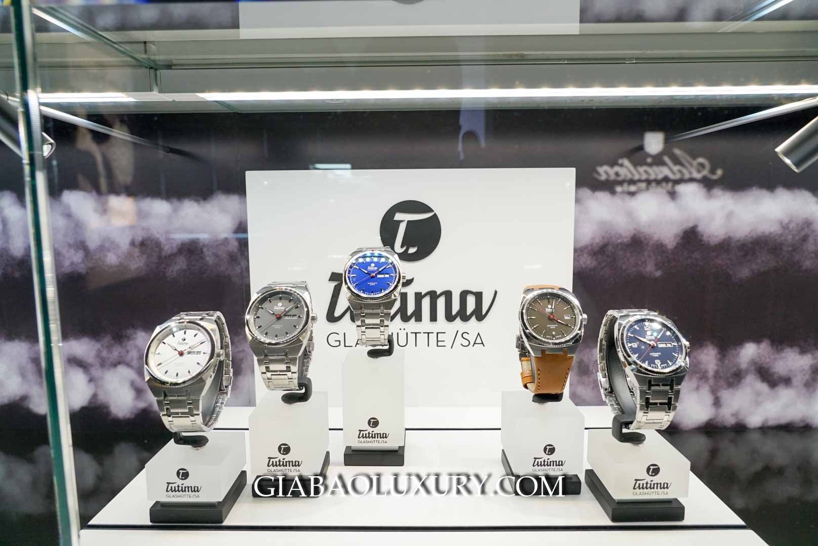 Tủ trưng bày đồng hồ Tutima Glashütte với nhiều dòng thể thao