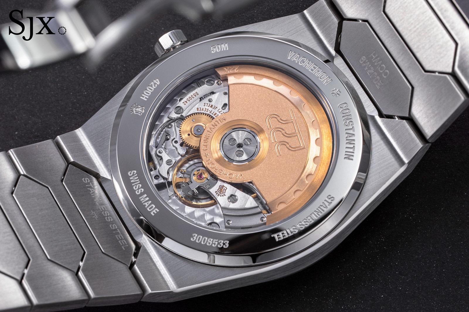 Đáy sapphire Historiques 222 thép với dấu Hallmark of Geneva trên calibre
