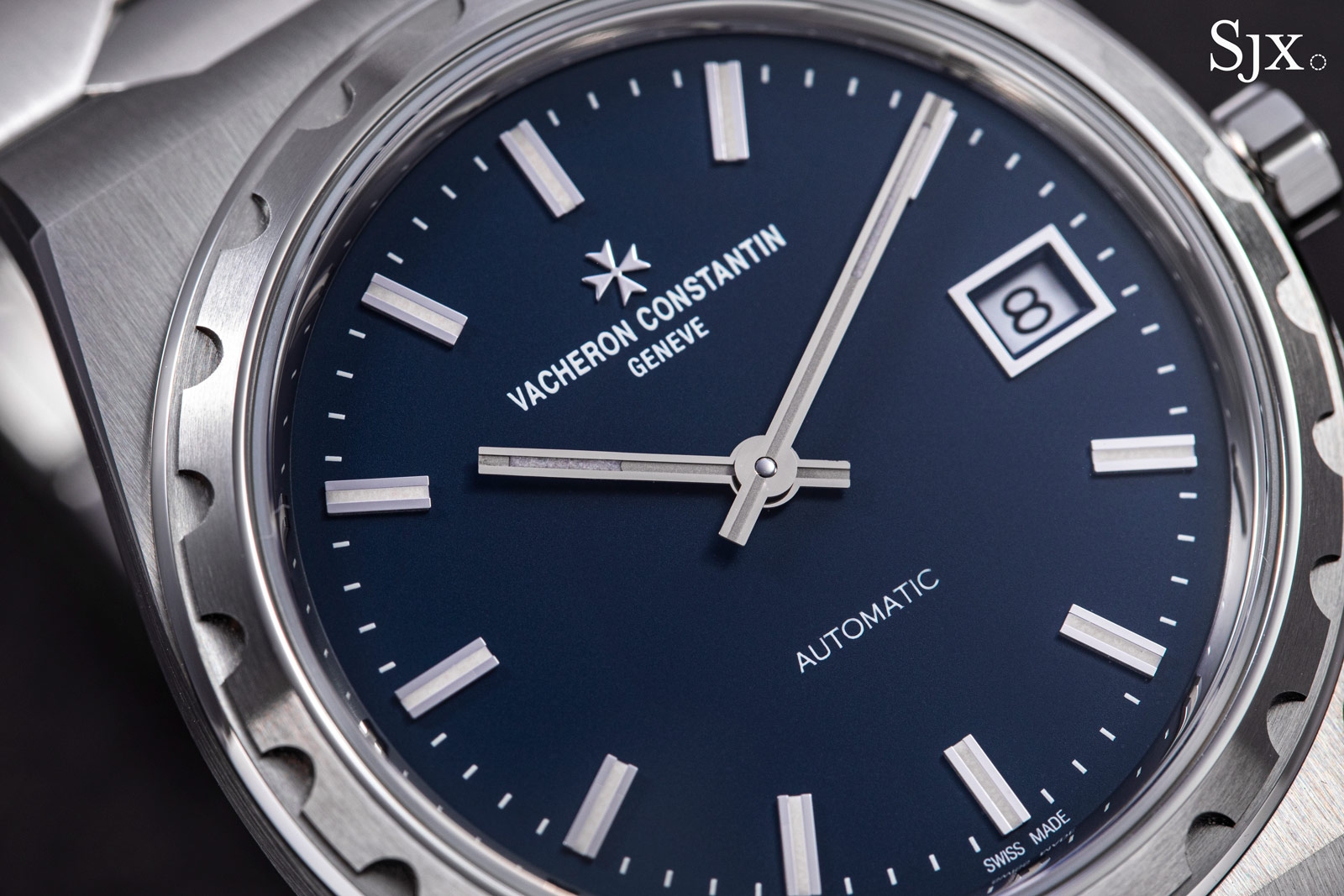 Cận cảnh mặt số xanh mờ Vacheron Constantin Historiques 222 thép