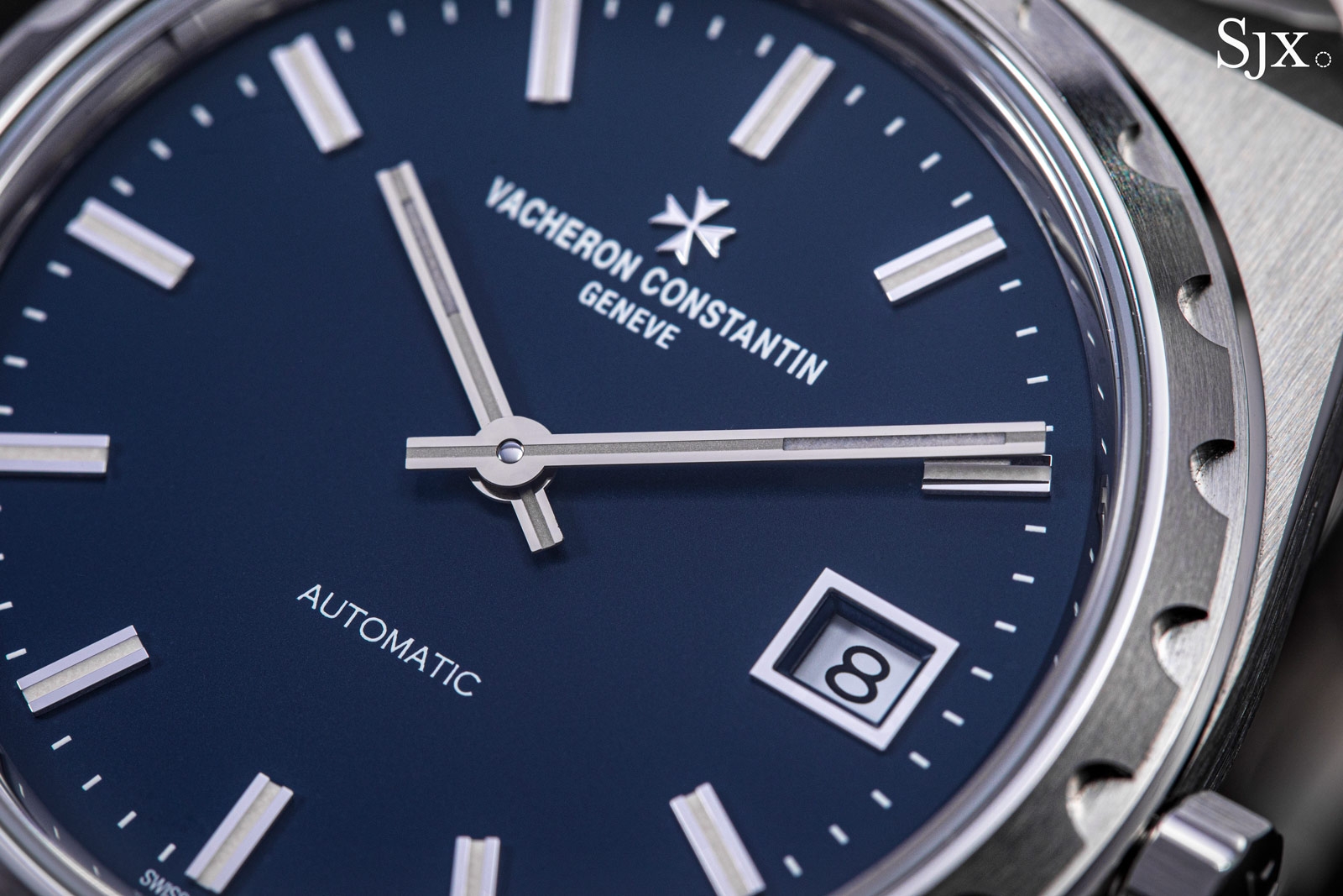 Kim và cọc số phủ Super-LumiNova trên Historiques 222 thép
