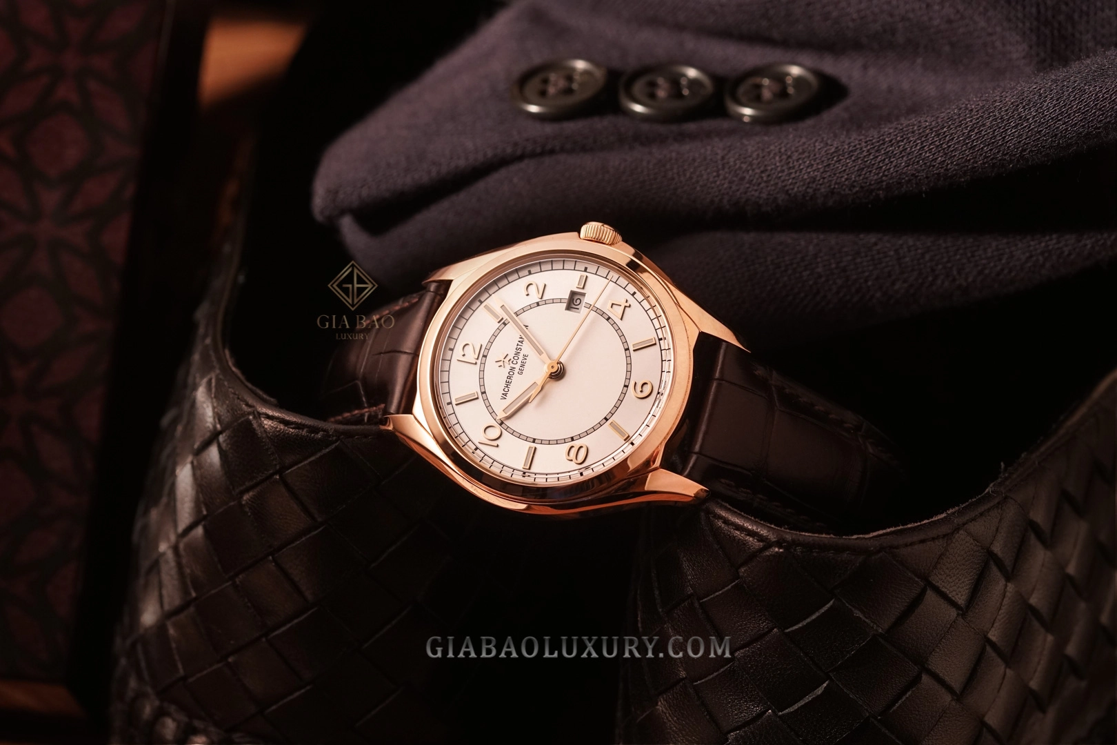 Vacheron Constantin Fiftysix 4600E vàng hồng: mặt số sector nâu sepia