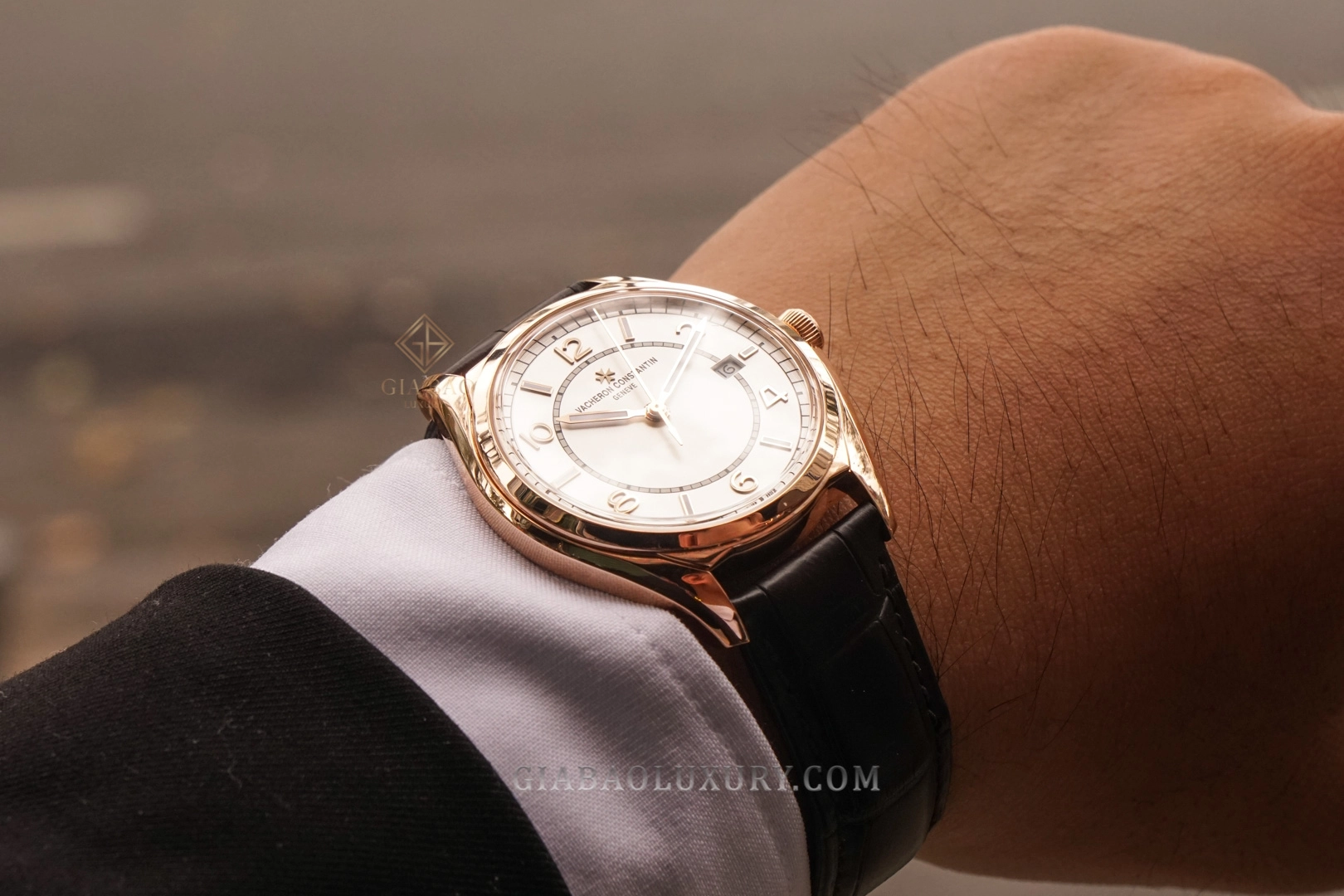 Vacheron Constantin Fiftysix 4600E vàng hồng: vỏ vàng hồng 5N và kính hộp