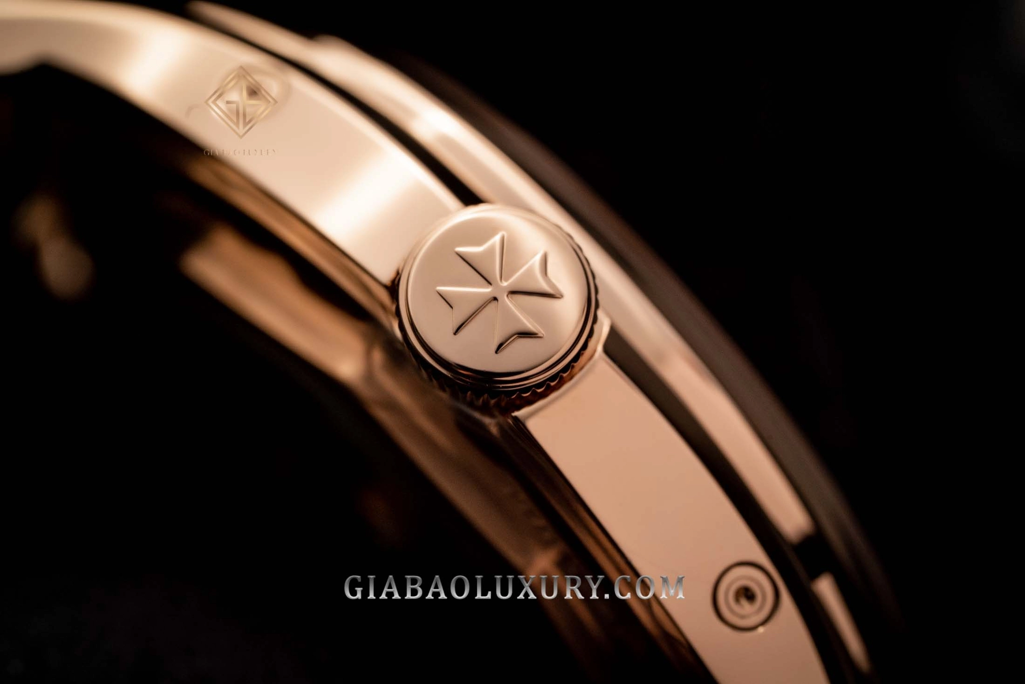 Vacheron Constantin Fiftysix 4000E Complete Calendar: Hai cửa sổ thứ tháng và kim ngày trung tâm