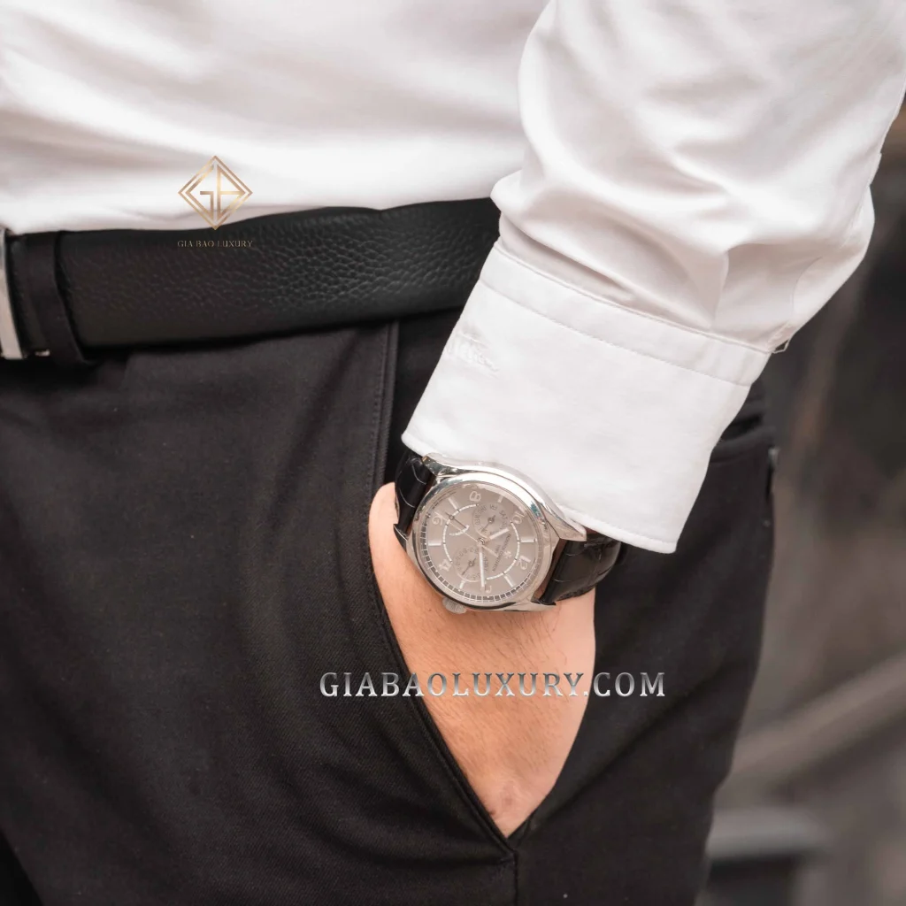 Vacheron Constantin Fiftysix Day-Date 4400E: Vacheron Constantin Fiftysix Day-Date trên cổ tay