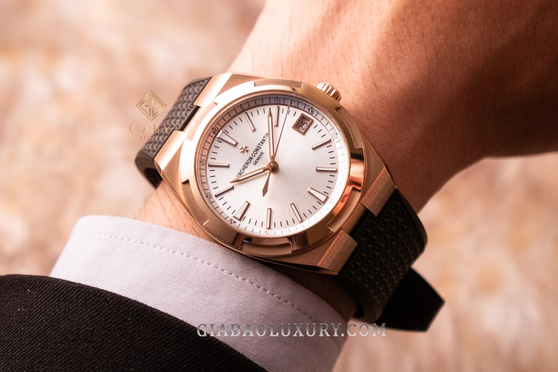 Vacheron Constantin Overseas 4500V vàng hồng: Tỷ lệ Overseas 4500V trên cổ tay