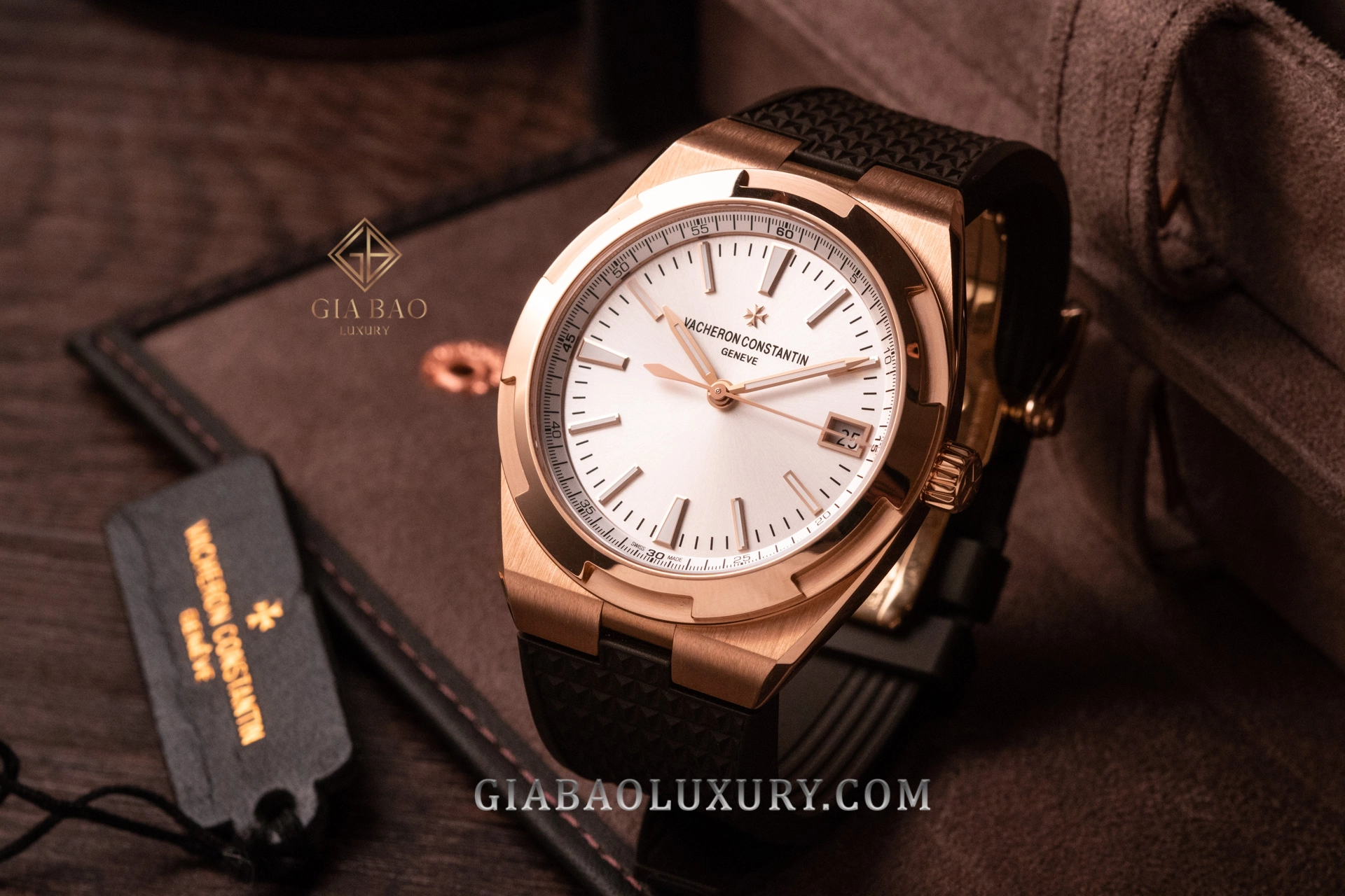 Vacheron Constantin Overseas và Royal Oak: Tỷ lệ vỏ, vành và dây của Overseas 4500V
