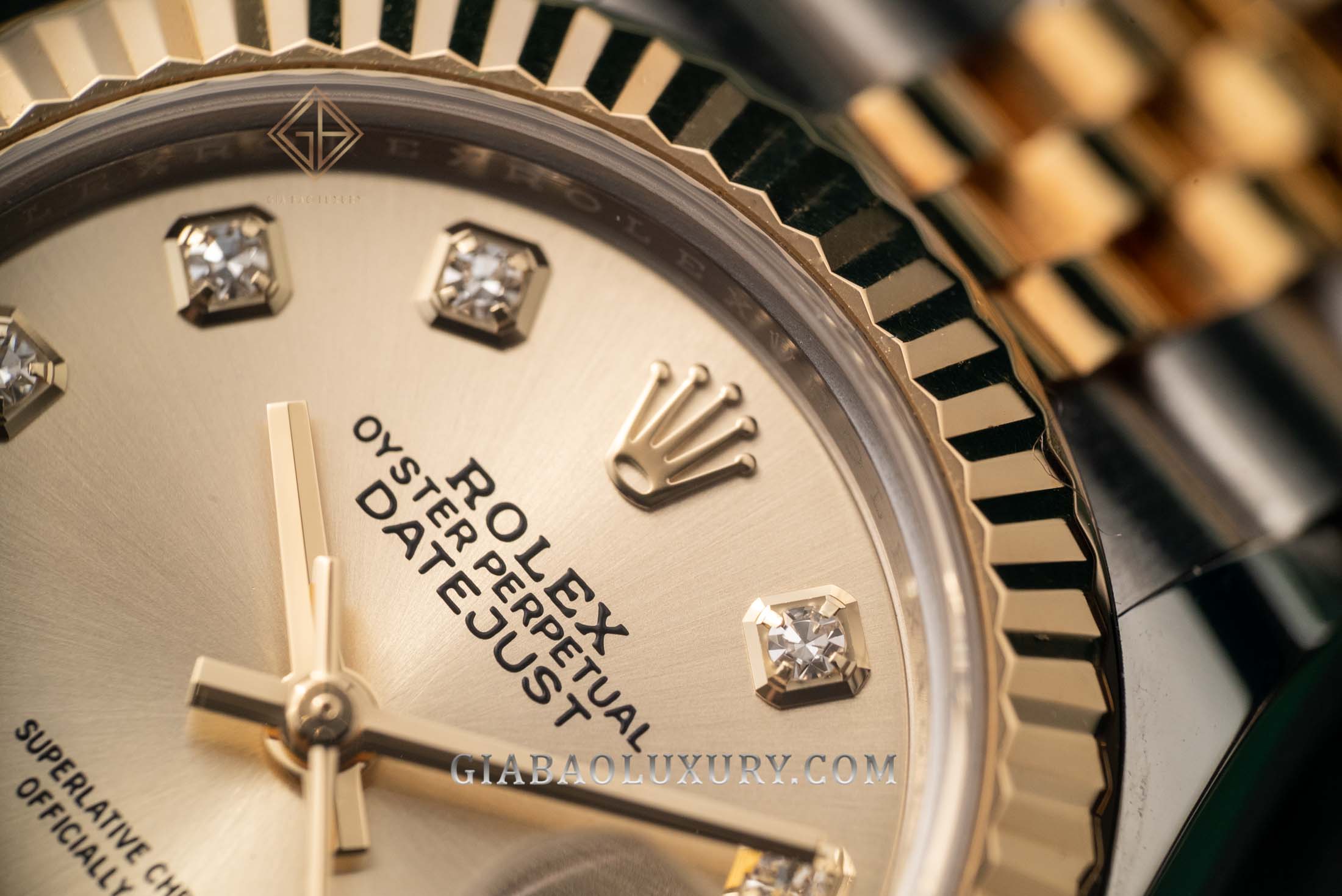 Vỏ Rolex Oyster: lịch sử và cấu trúc chống nước: Dòng chữ Oyster Perpetual trên mặt số Rolex