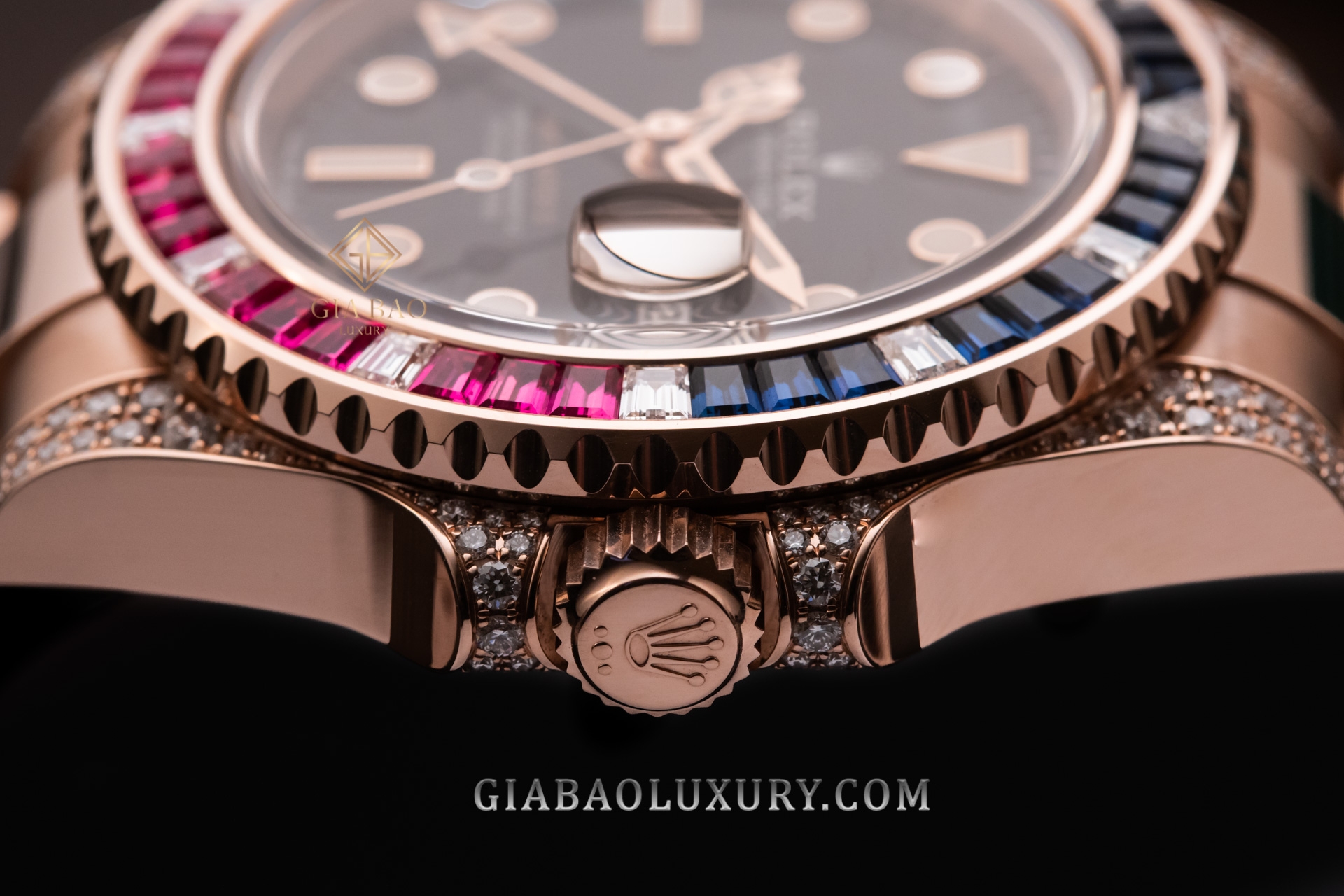 Vỏ Rolex Oyster: lịch sử và cấu trúc chống nước: Cạnh vỏ, núm vặn và bezel của một mẫu Oyster