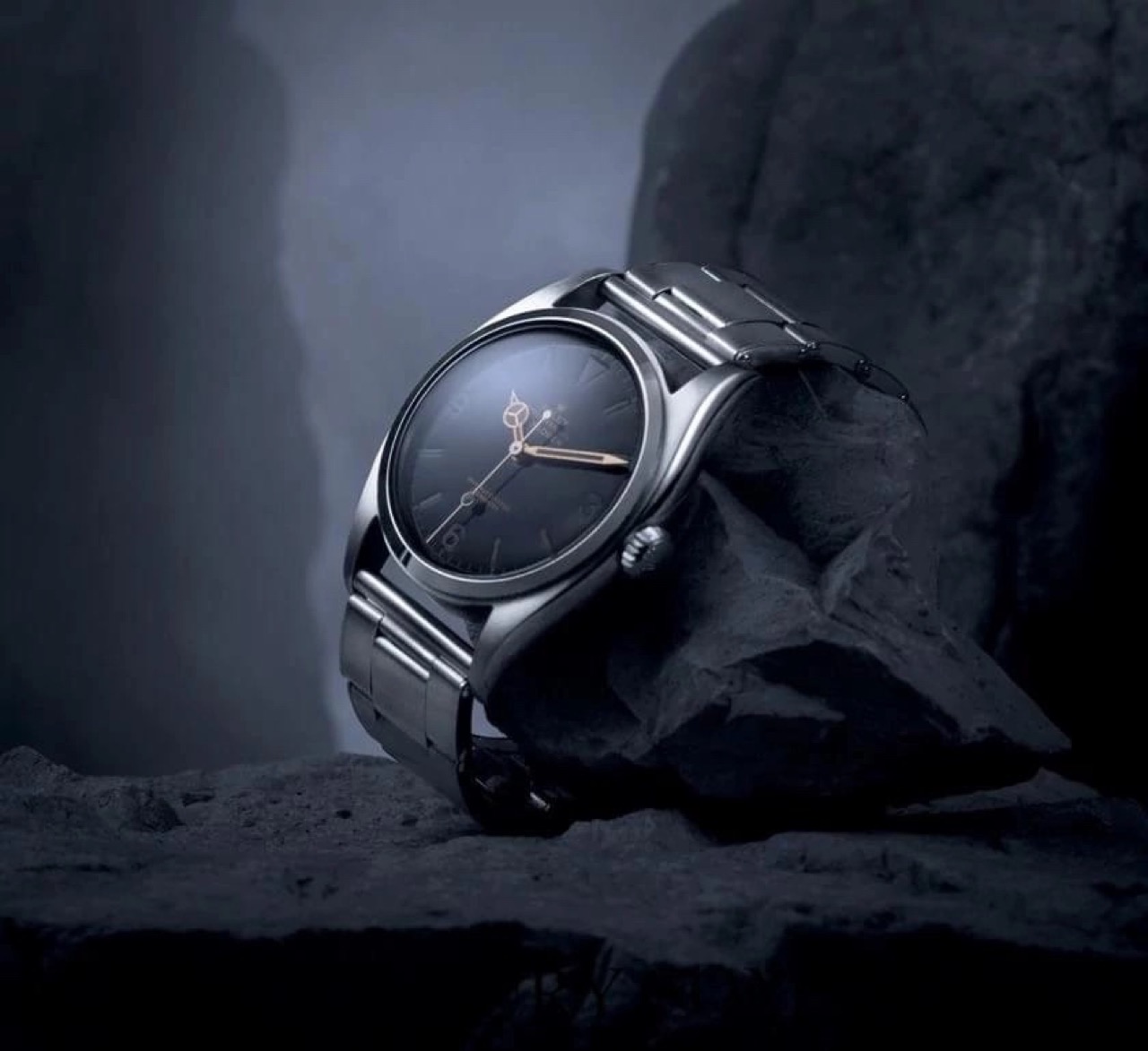 Vỏ Rolex Oyster: lịch sử và cấu trúc chống nước: Oyster Perpetual hiện đại với vỏ và dây thép