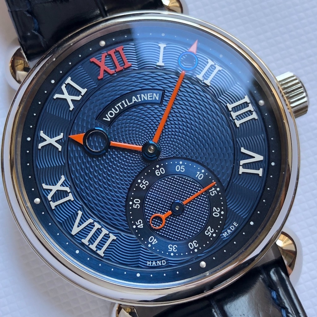 Mặt số guilloché xanh của Voutilainen 28 Red Orange