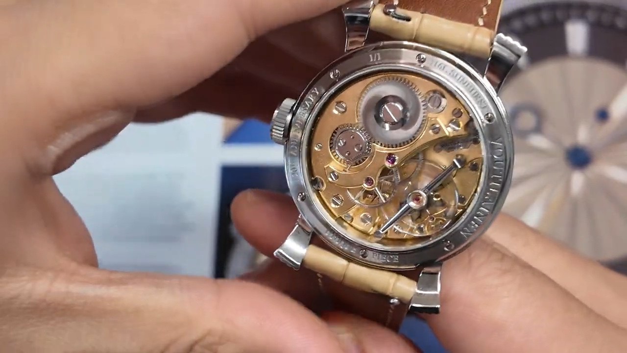Calibre 28 của Voutilainen 28SC-SB Art Deco qua đáy kính