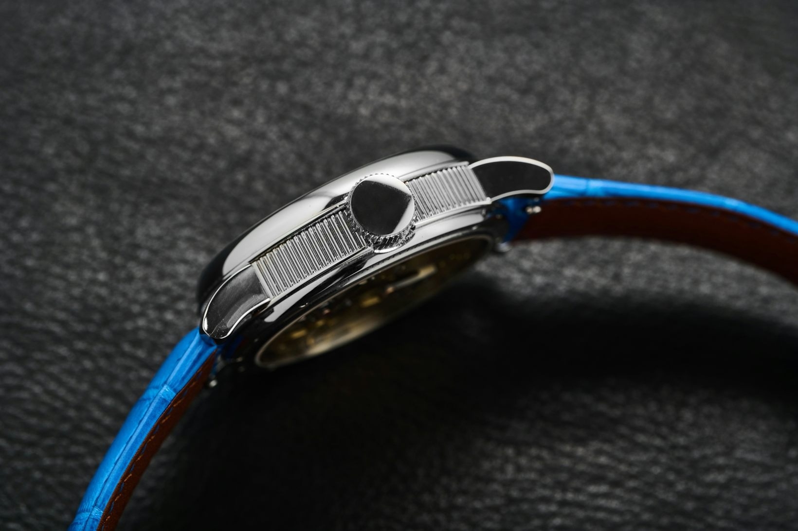 Cạnh vỏ và càng thẳng Voutilainen Tourbillon 20th