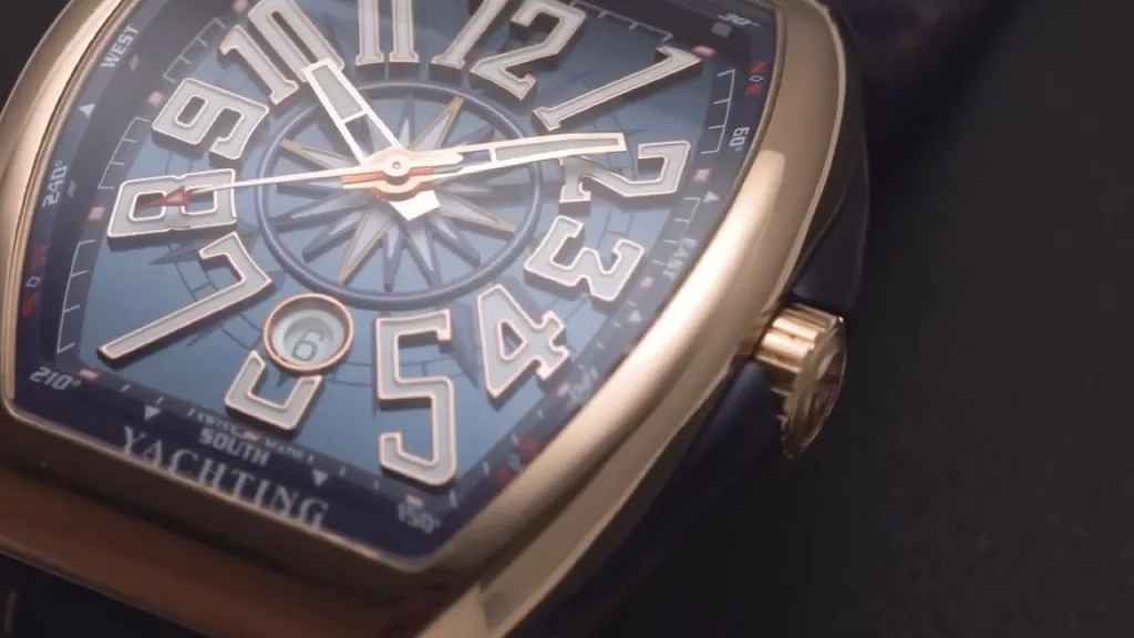 Mặt số xanh Franck Muller Vanguard Yachting V 45 nhìn nghiêng