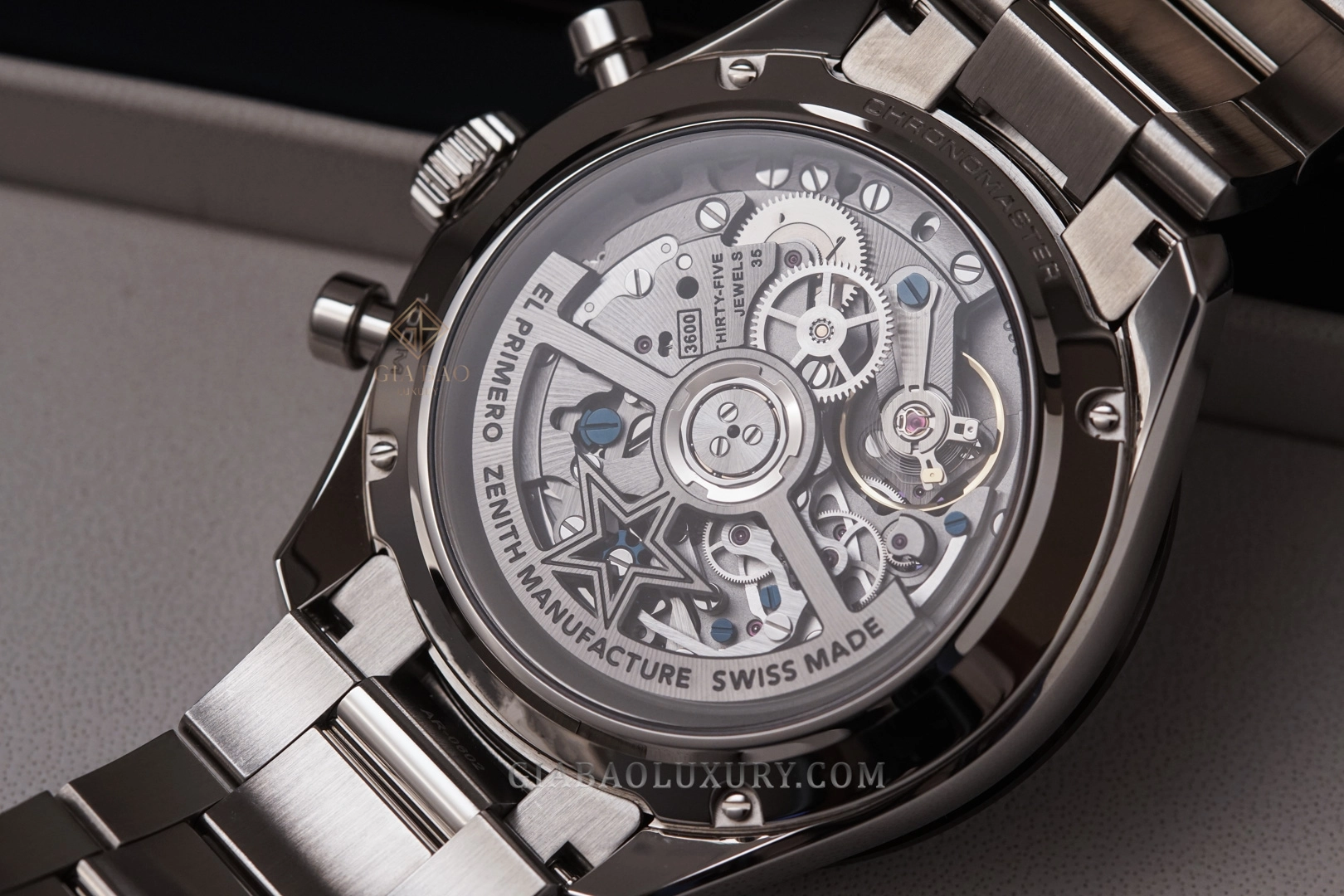 Zenith Chronomaster Sport: calibre El Primero 3600: Calibre 3600 nhìn qua đáy sapphire