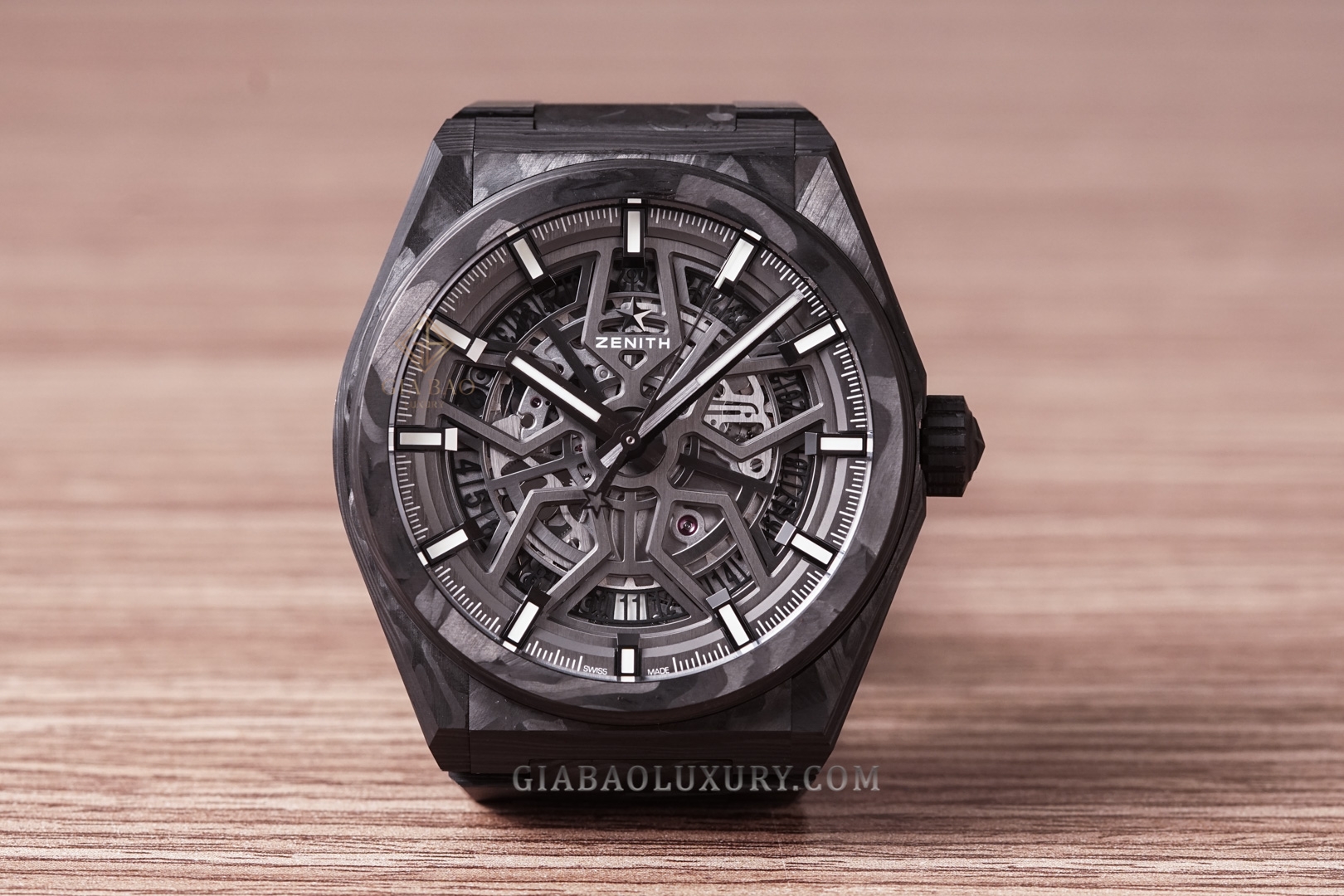 Mặt số skeleton Zenith Defy Classic Carbon