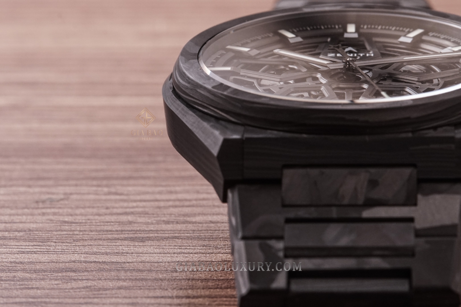 Cạnh vỏ carbon Zenith Defy Classic