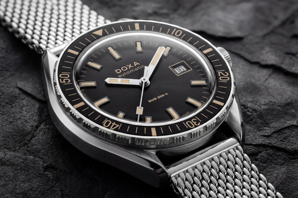 DOXA SUB 200 II Sharkhunter trên dây lưới Milanese