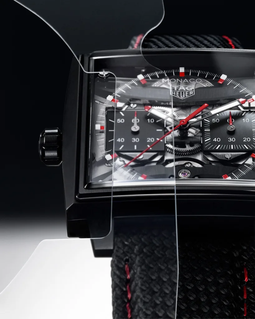 Cận cảnh các lớp mặt số trong suốt của TAG Heuer Monaco Evergraph