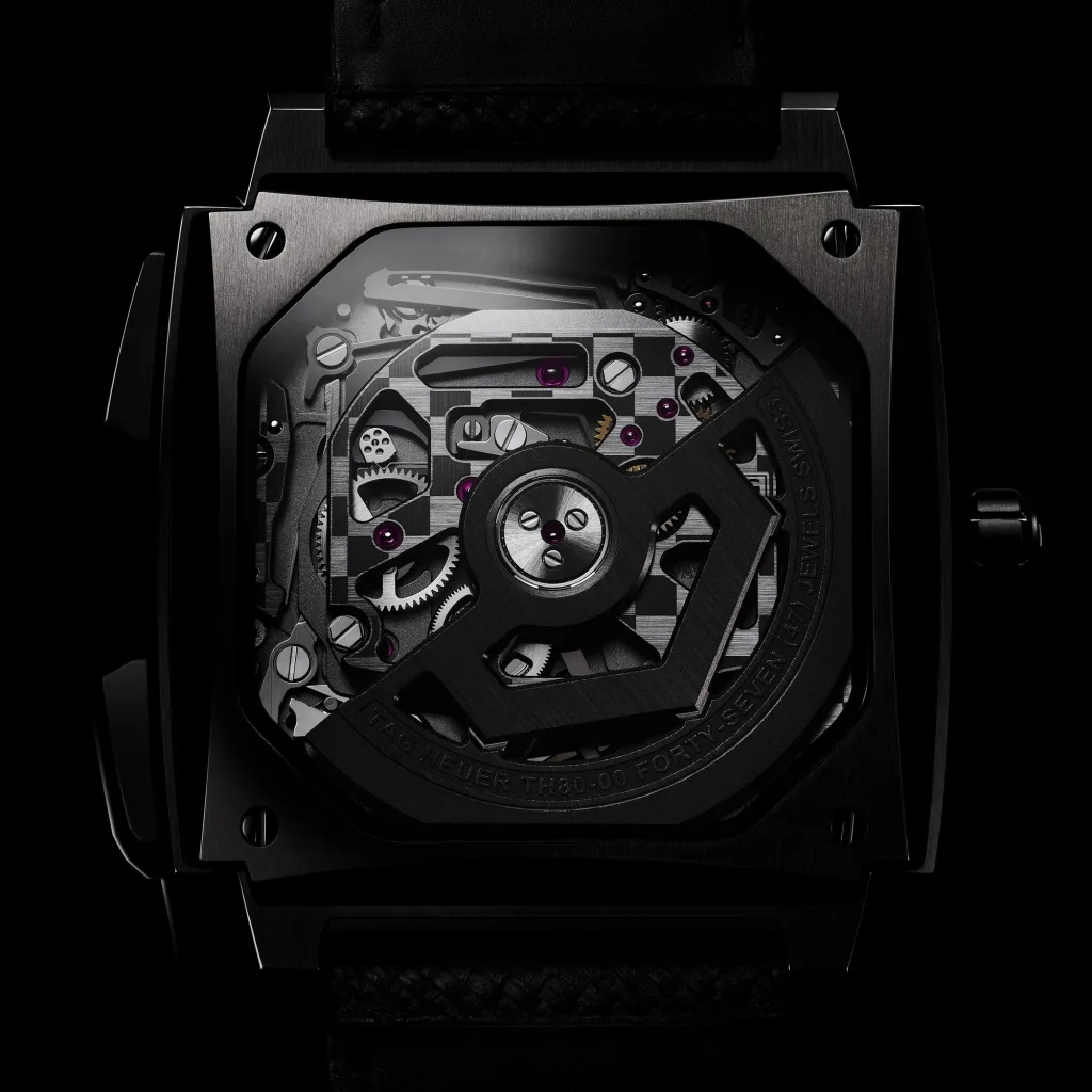 Đáy sapphire TAG Heuer Monaco Evergraph DLC đen và rotor hình khiên